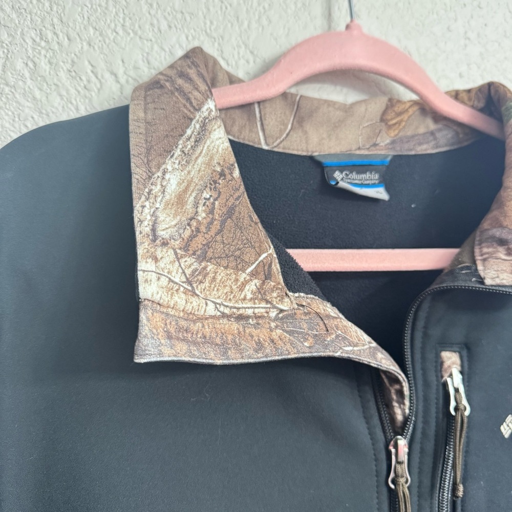 Columbia PFG Men’s XL Softshell Jacket Black Realtree Camo - Picture 5 of 8